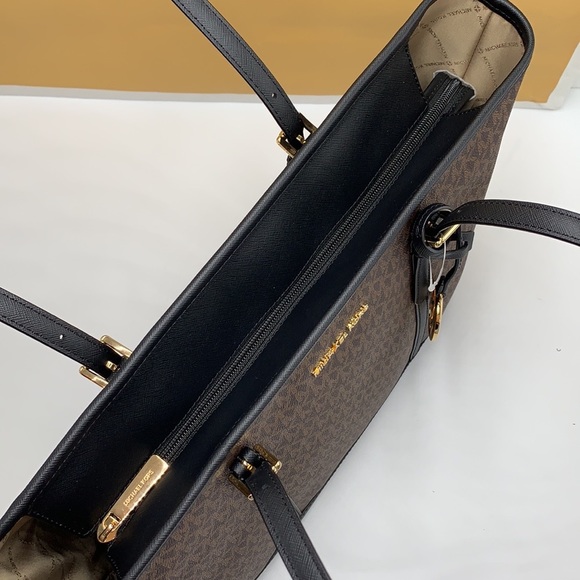 MICHAEL KORS OUTLET
Jet Set Travel Large Logo Tote Bag - Picture 6 of 14